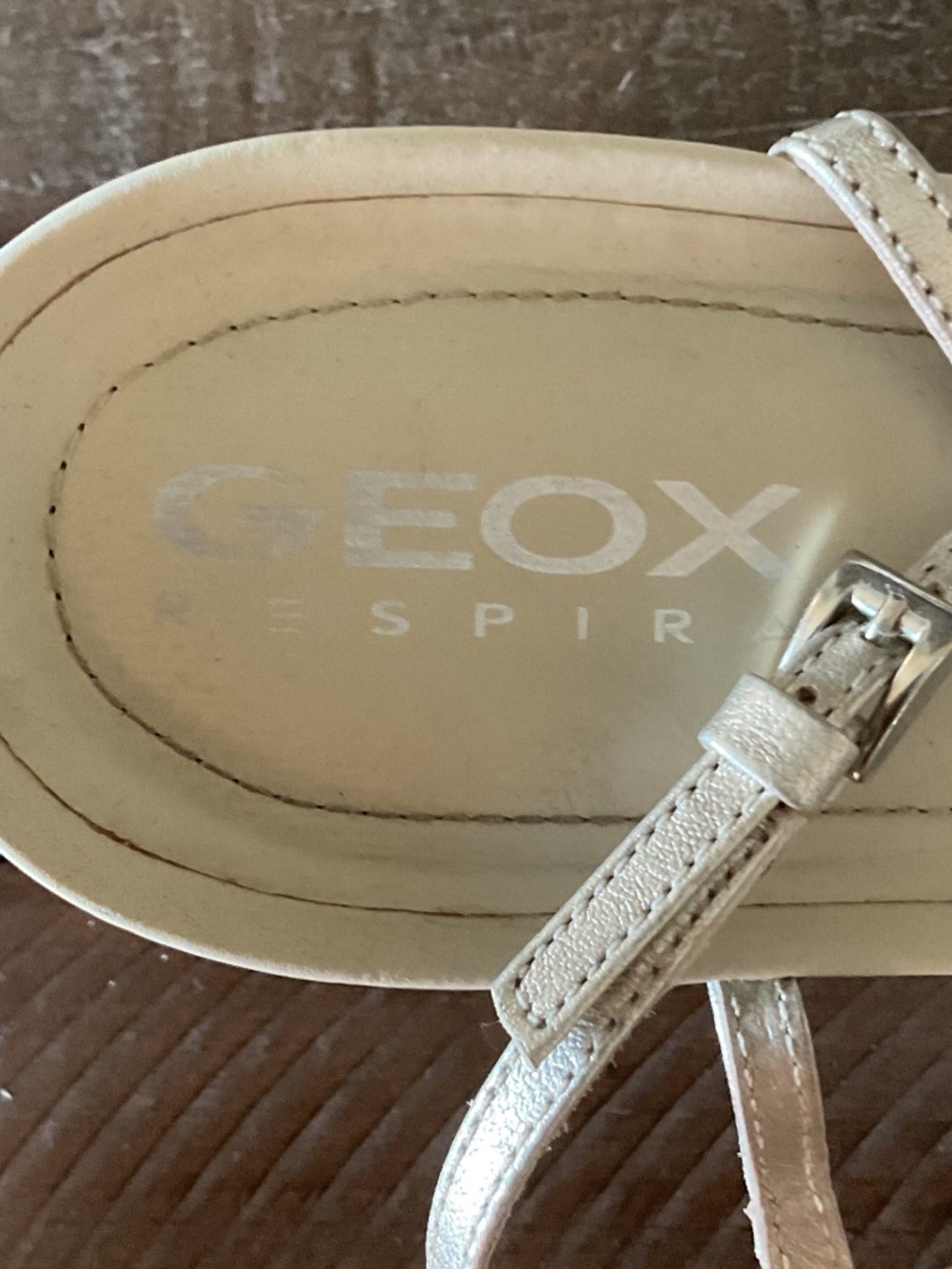 ⭐️ Geox Roxy Pearlized Nappa Leather Sandals - size 9.5 - Picture 5 of 8